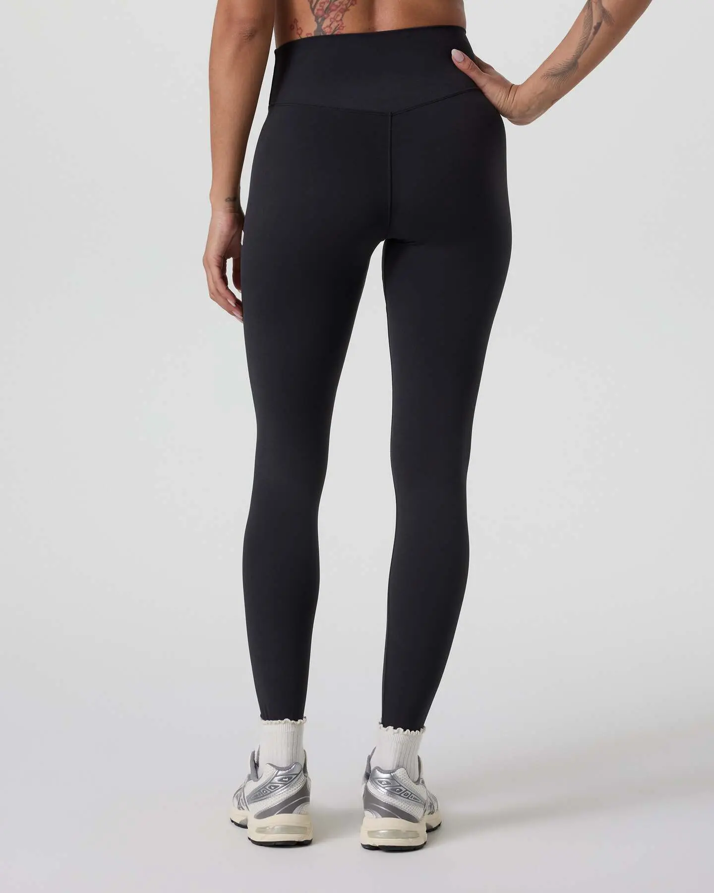 Vuori Alltheform Legging- Short - Image 3