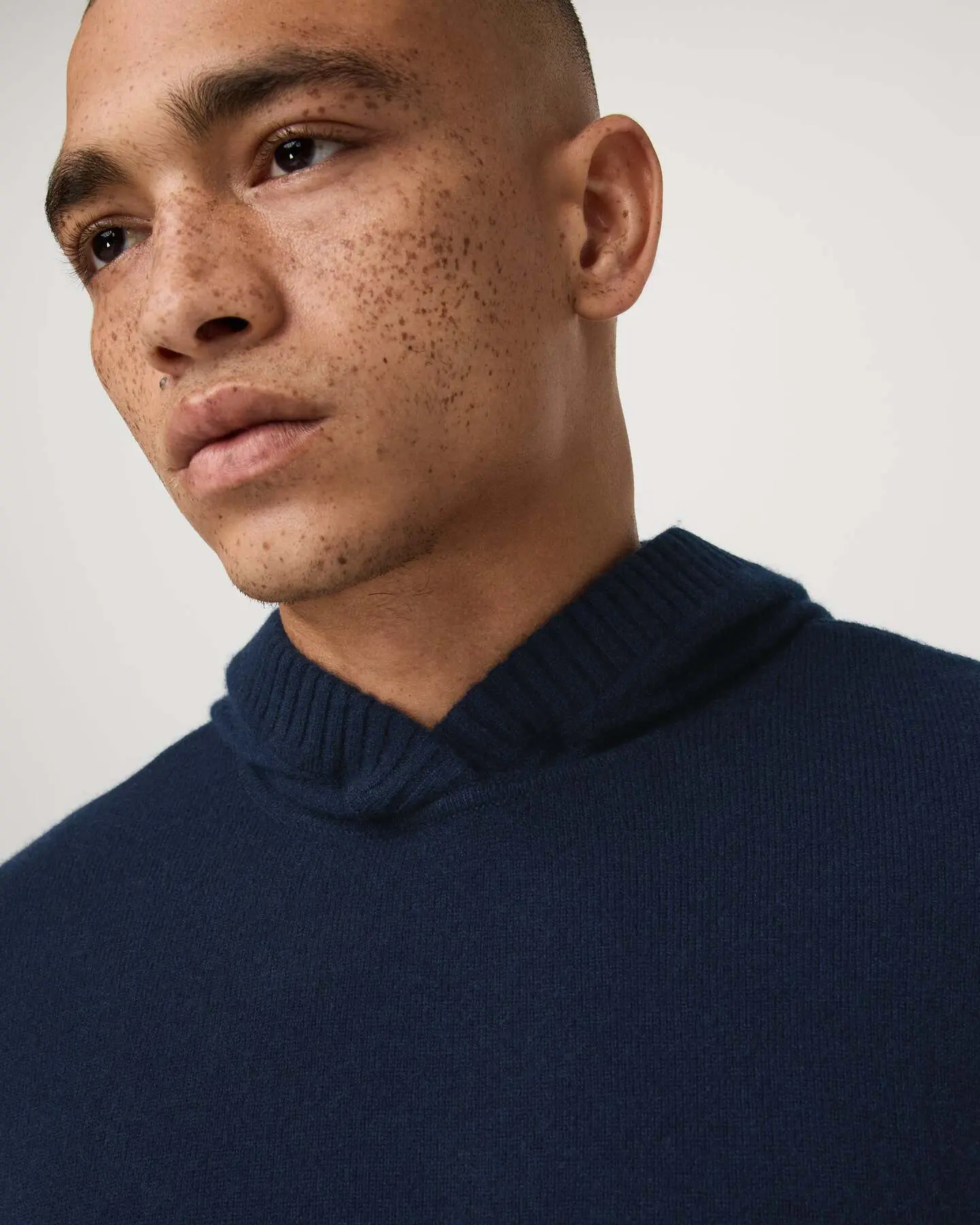 Berik Cashmere Hoodie - Image 5