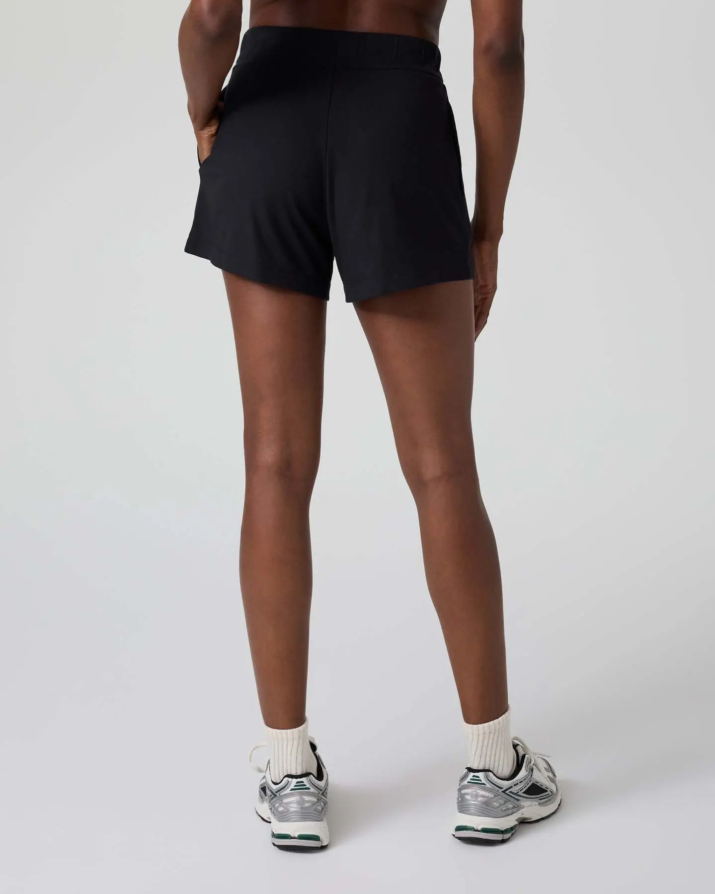 Pose Short - Image 3