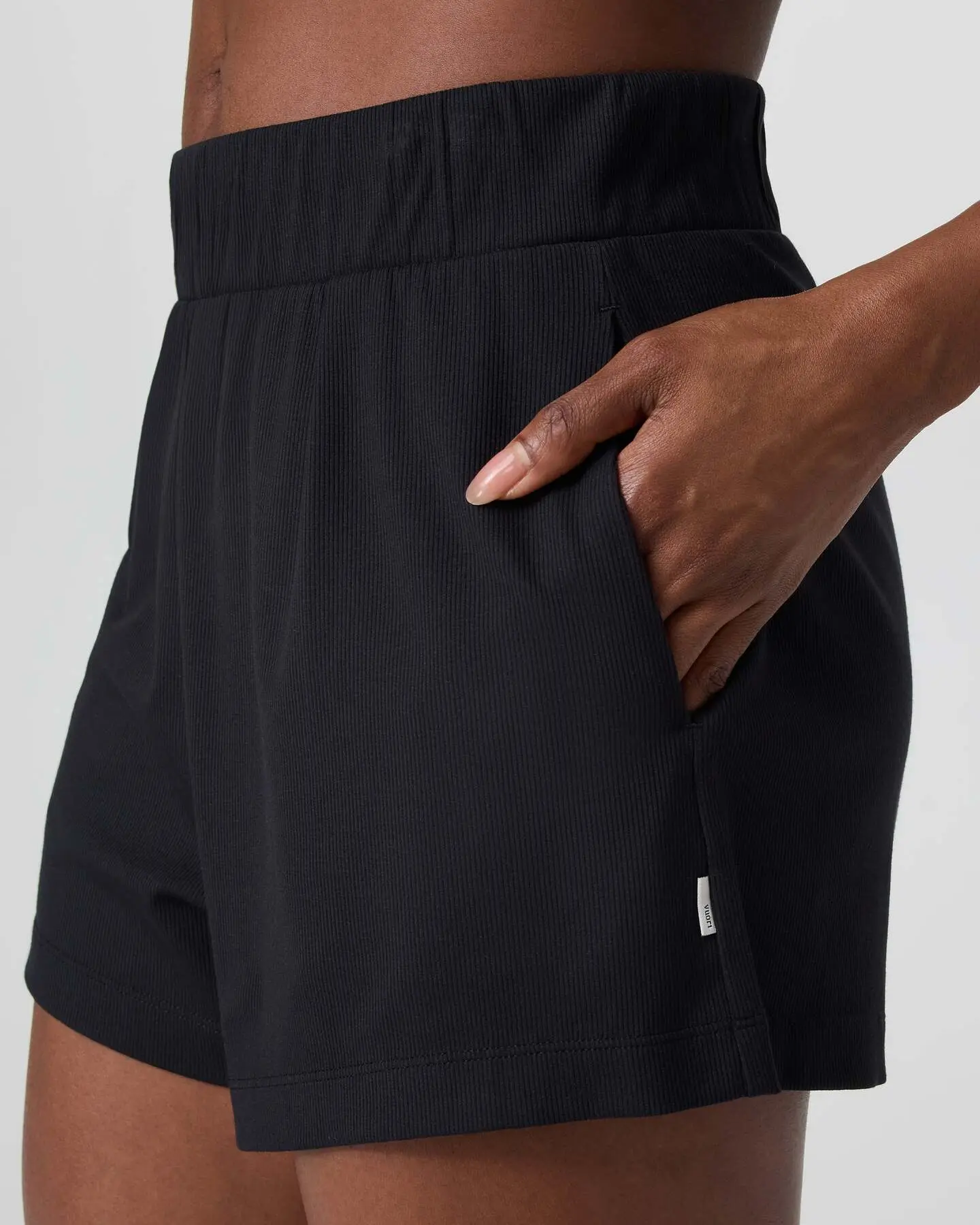 Pose Short - Image 4