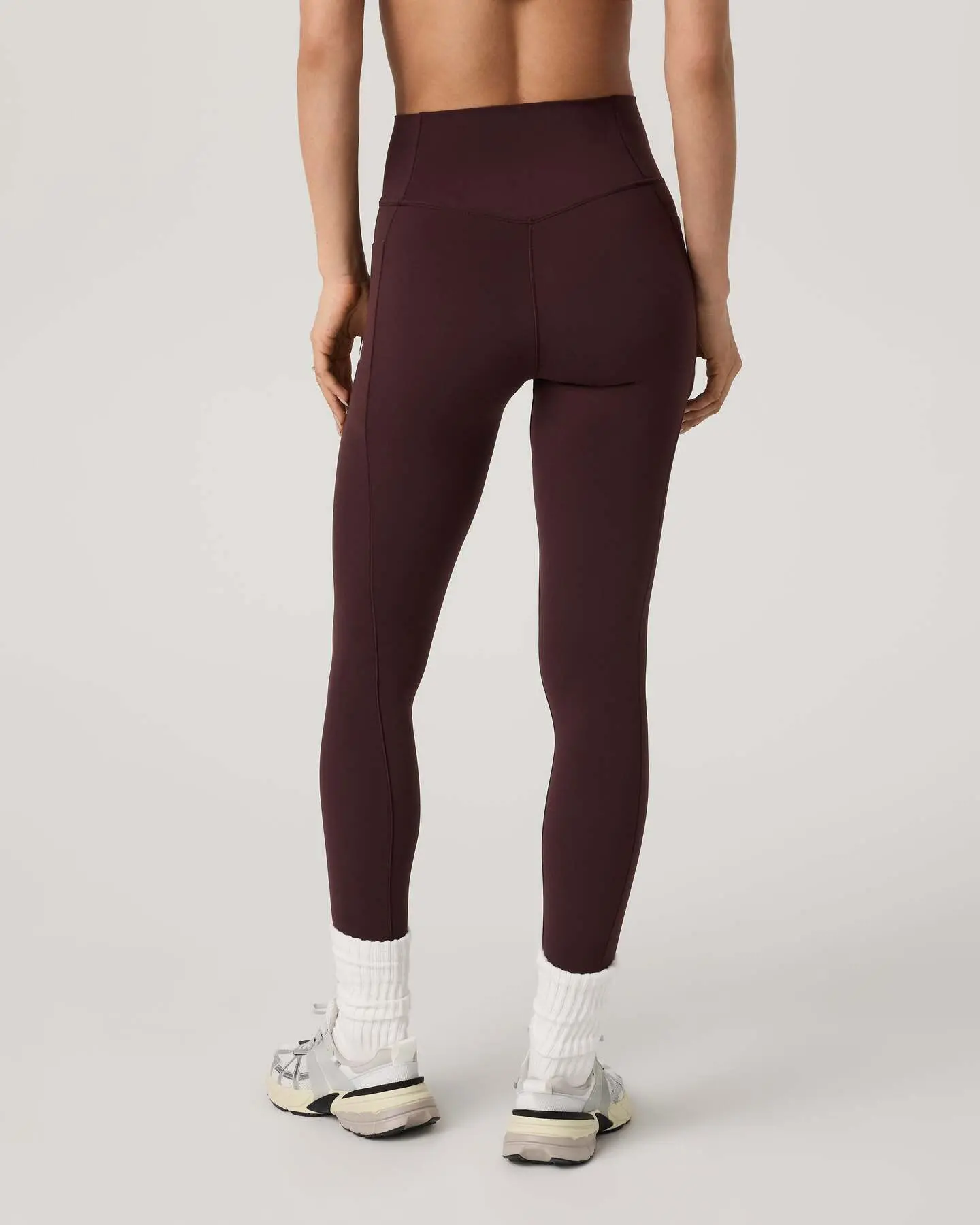 Vuori Alltheform Pocket Legging-Short - Image 3