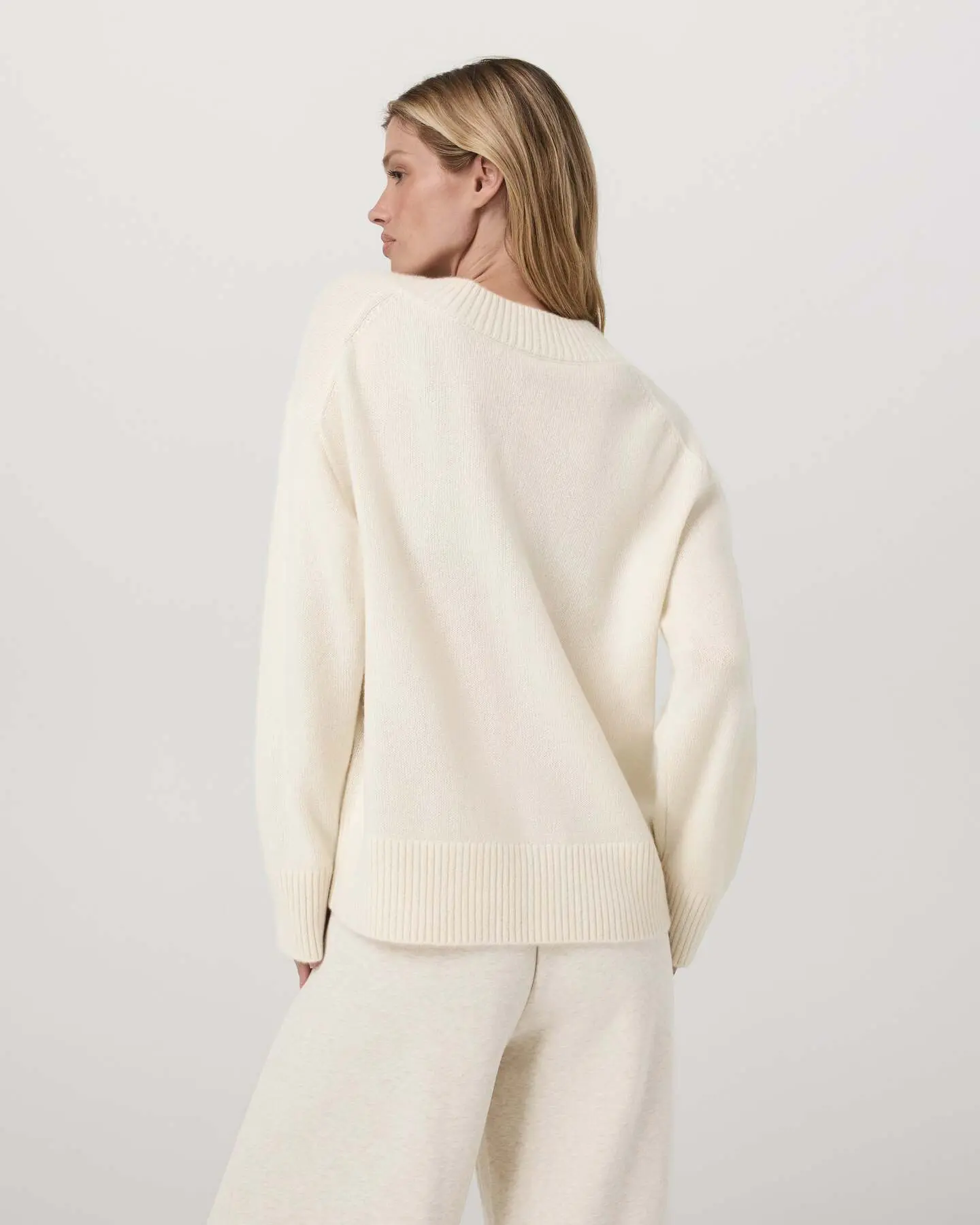 ÉMilie Cashmere Oversized V-Neck - Image 3