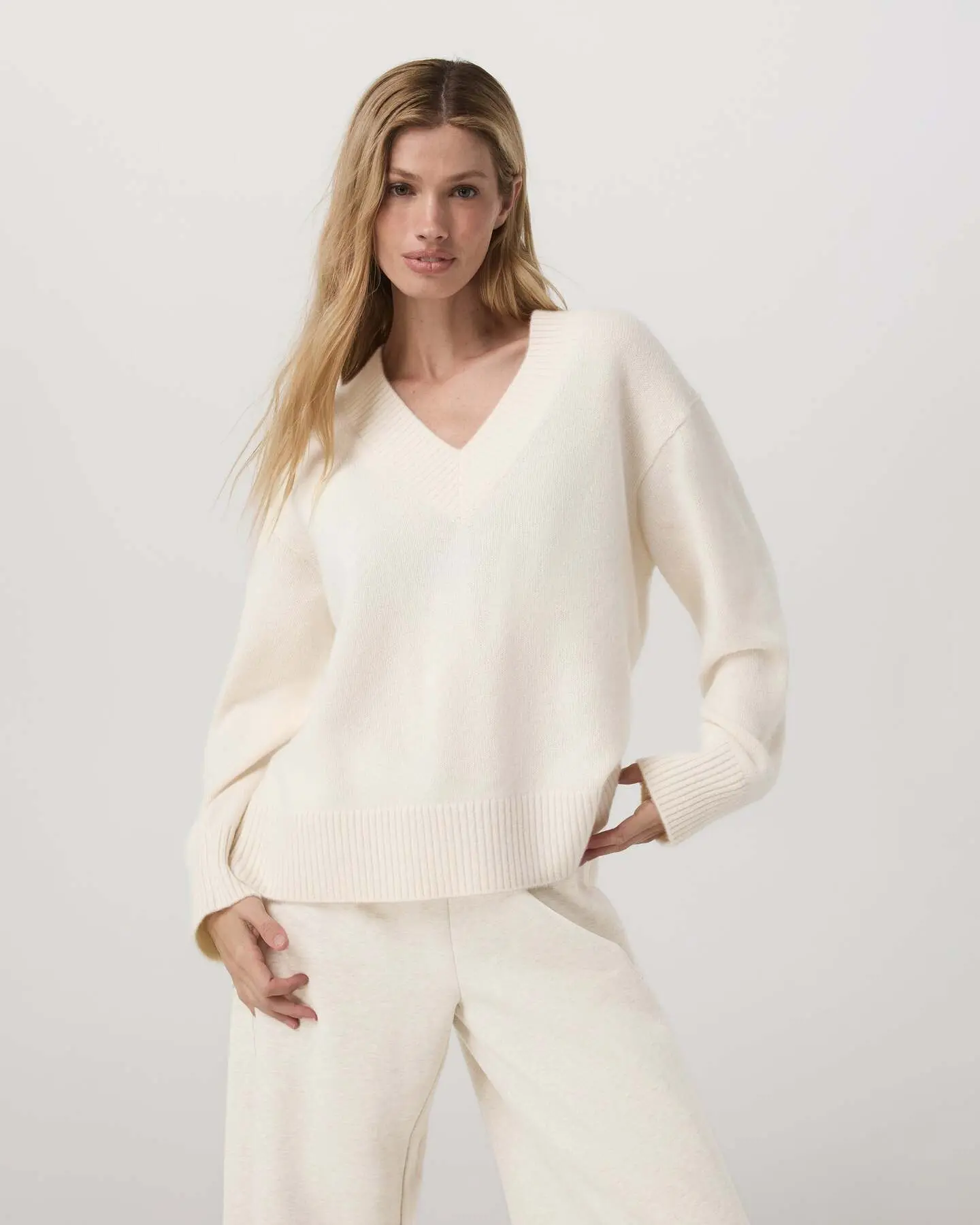 ÉMilie Cashmere Oversized V-Neck - Image 5