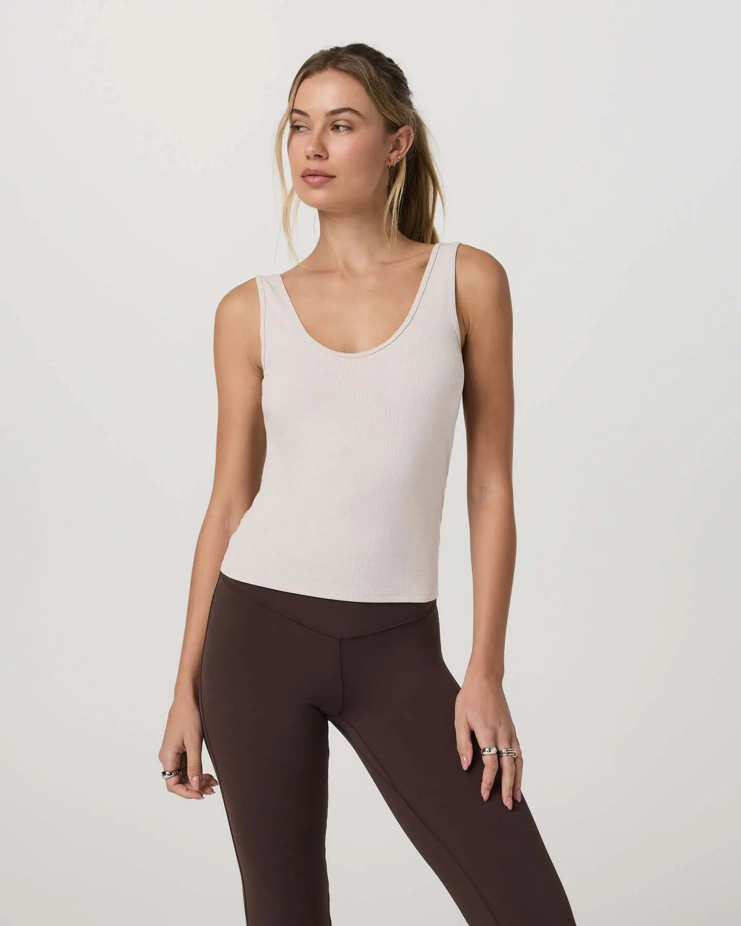 Pose Twin Tank